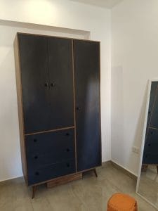 ⁦دولاب ملابس 3 ضلفة 220×120 سم - ابيض بنى - DHL-04⁩ - الصورة ⁦4⁩