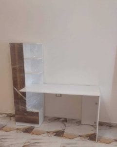 ⁦مكتب مع ارفف جانية 60×150 سم - ابيض بنى - DSK012⁩ - الصورة ⁦2⁩